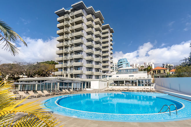 Pool Day Pass: Brunch & Cocktail