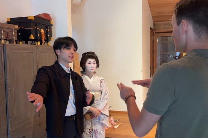 One Hour Geisha Show in Asakusa Tokyo 6