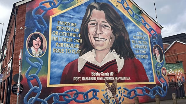 Dublin to Belfast: Titanic Quarter, Peace Walls & Giant Murals (Full-Day Tour)