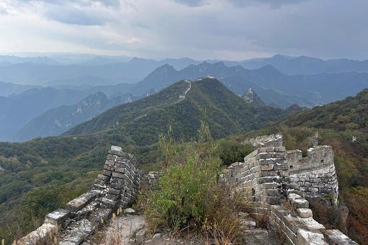 Private Great Wall Hiking tour from Jiankou to Mutianyu section.