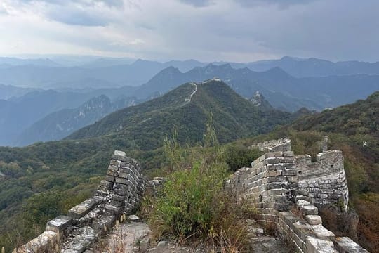 Private Great Wall Hiking tour from Jiankou to Mutianyu section.
