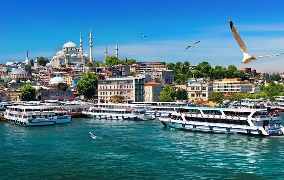 Small Group Tour of Istanbul's Spice Bazaar and Bosphorus Cruise