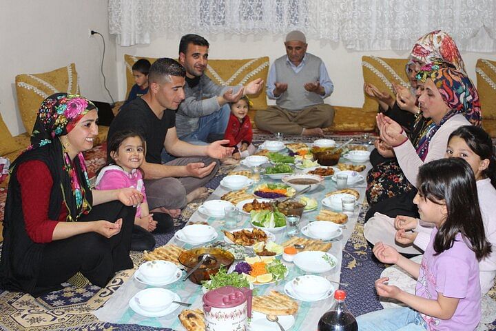 Istanbul Food and Culture Tour: Authentic Dinner with a Local Family