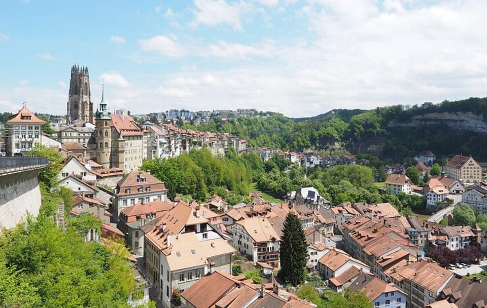 Guided Walking Tour of Fribourg's Medieval Old Town and Cathedral