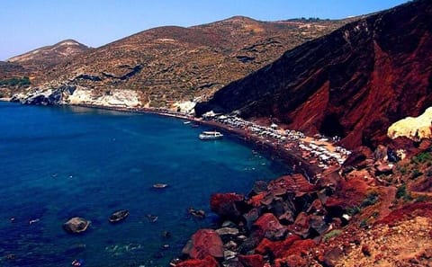 Private Custom Tour of Akrotiri and Firostefani in Santorini