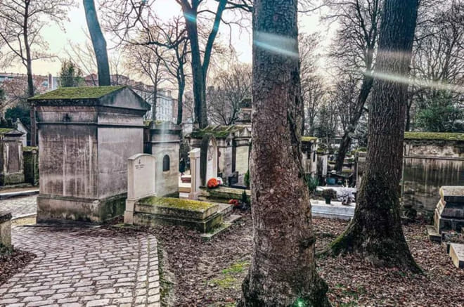 Private Père Lachaise Cemetery Tour: Famous Graves & Monuments