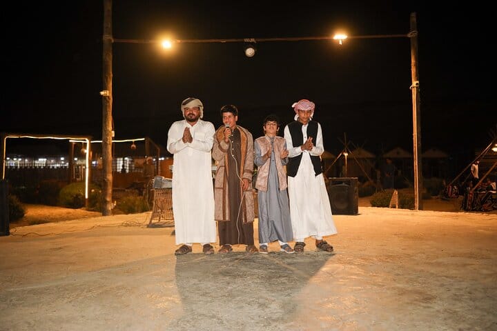 Cairo VIP Night in Giza: Bedouin Dinner, Live Show & Photographer