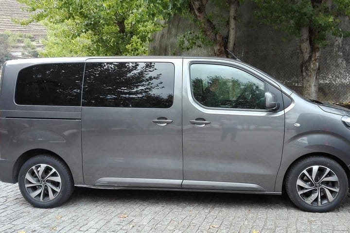 Porto to Douro Valley Private Transfer Up to 4 Stops 7