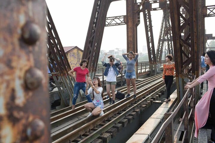 Hanoi City Walking Tour with Local Guide and Train Street