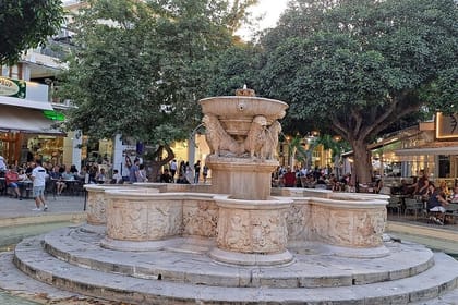 Private Guided Tour to Knossos Palace&Shopping in Heraklion City