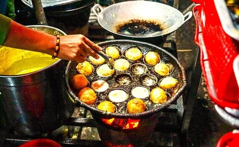Siem Reap Street Food Tour by Tuk Tuk with Local Guide