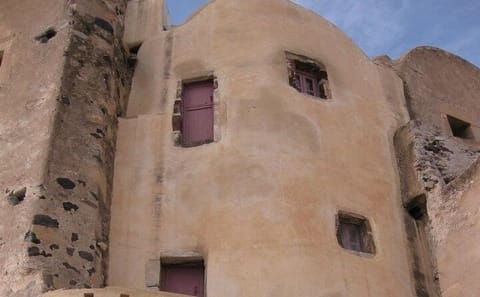 Private Tour of Santorini's Venetian Castles and History