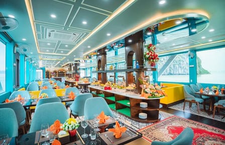 Luxury Ha Long Bay Cruise with Jacuzzi and Kayaking