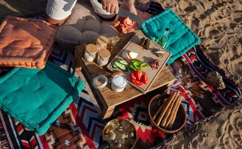 Private Meze Picnic Experience in Mykonos, Greece