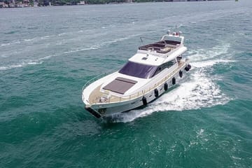 Private Luxury Yacht Tour of the Bosphorus in Istanbul