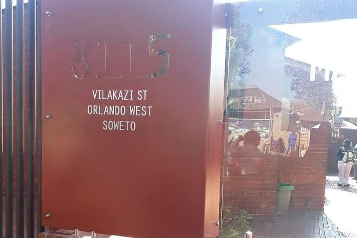 SOWETO, APARTHEID MUSEUM AND TRADITIONAL AFRICAN MEAL TOUR