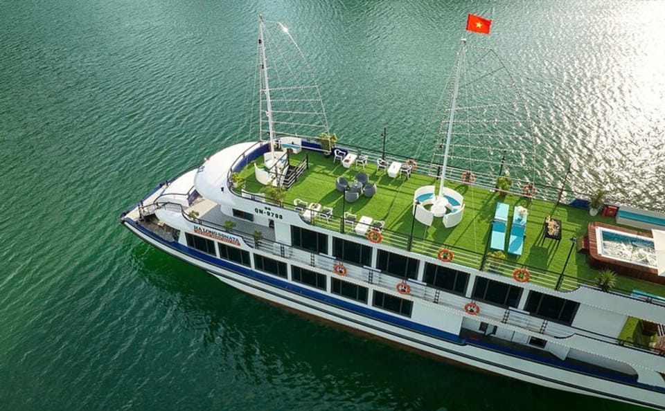 Luxury Ha Long Bay Day Tour – Best Selling with Kayak,Swim & Cave