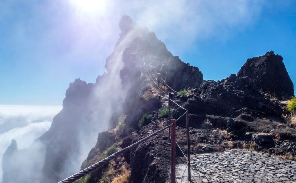 Hiking Transfer from Pico do Areeiro to Achada do Teixeira