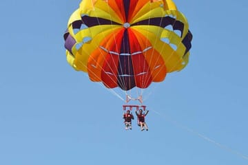 Hurghada: Parasailing Adventure with Hotel Pickup