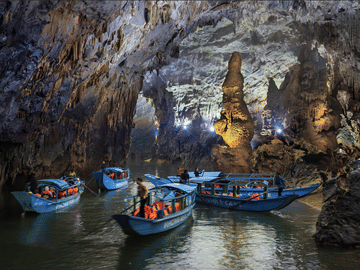 Paradise Cave and Mooc Spring Guided Tour from Dong Hoi