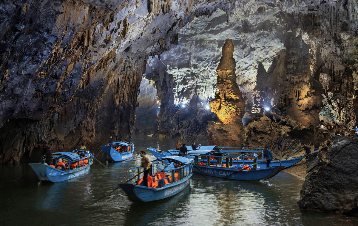 Phong Nha Cave and Tien Son Cave Guided Tour From Dong Hoi