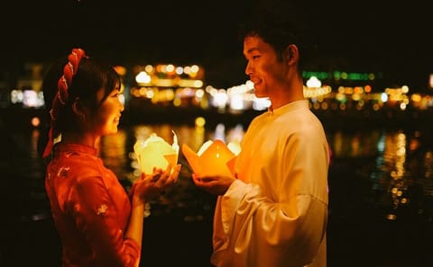 Hoi An Lantern Shop and River Boat Photoshoot Experience