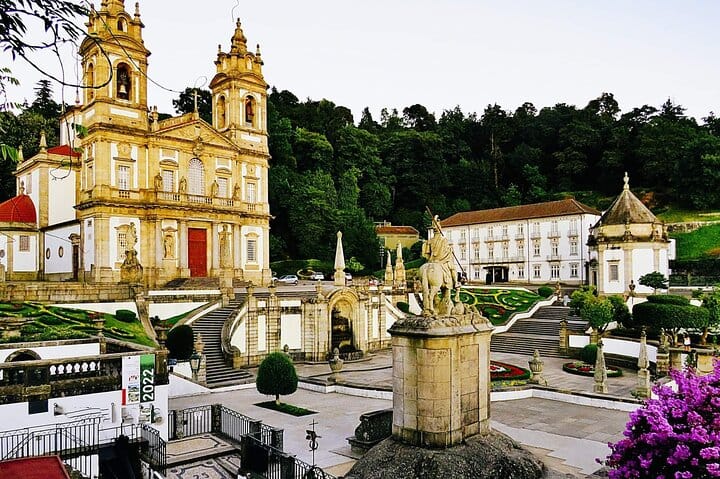 SANTIAGO DE COMPOSTELA + BRAGA: Private Tour from Porto