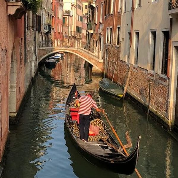 Venice: Private Walking Tour With Gondola Ride