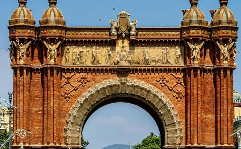 Private Full Day Car Tour of Barcelona's Iconic Sights