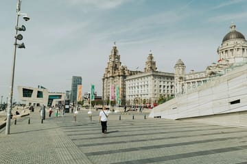 Liverpool City Tour from Manchester: 7-Hour Guided Experience