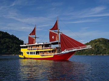 Komodo Island Sailboat Multi Day Tour Package