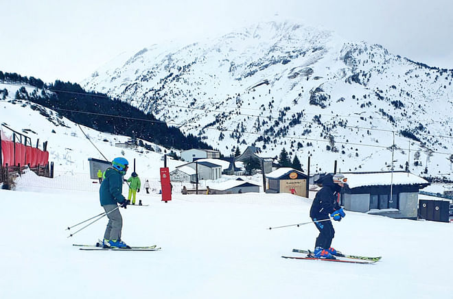 Clases individuales  de esquí o snowboard en Candanchú o Astún. (forfait, material de esquí y transporte incluidos )