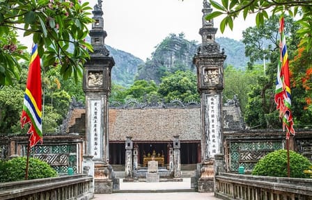 Luxury Day Trip to Hoa Lu, Tam Coc, and Mua Cave from Hanoi