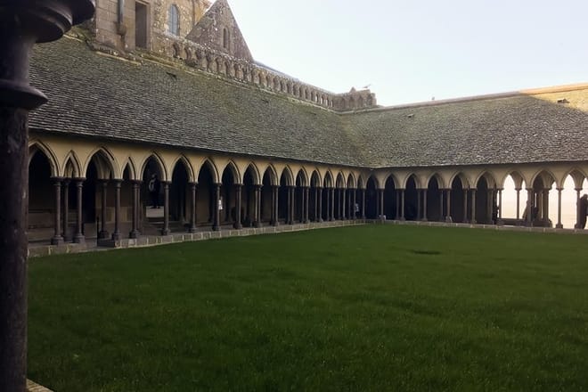 Private Mont-Saint-Michel Tour from Paris by Luxury Vehicle 8