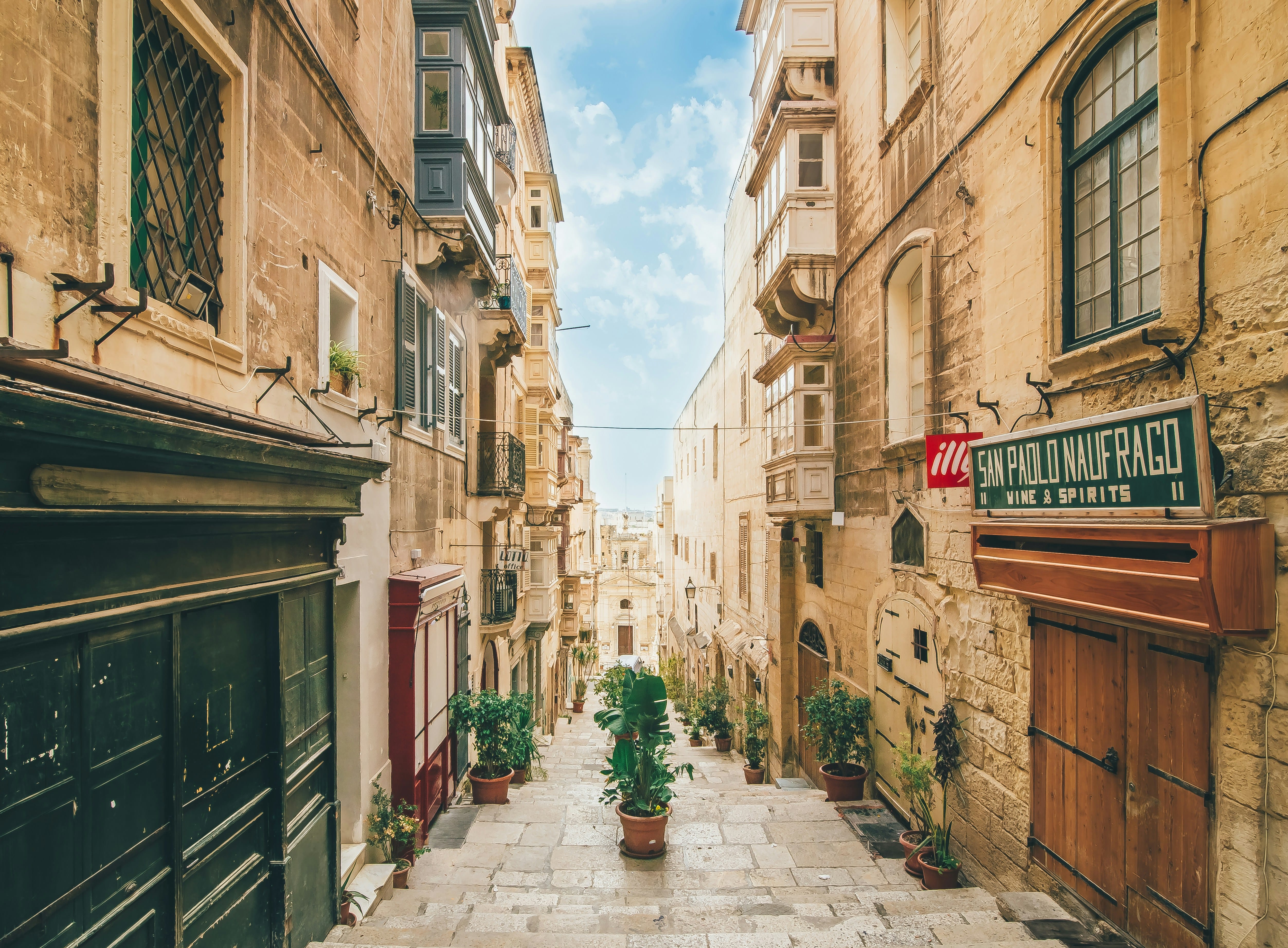 Narrow and quaint streets in Valletta