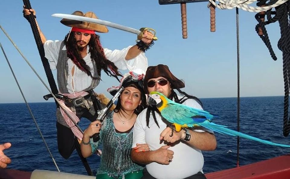 Alanya Grand Pirate Boat Tour with Lunch and Drinks