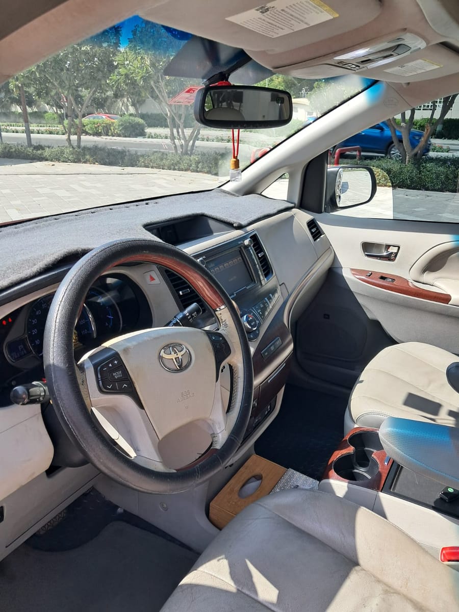 Dubai : Seamless Dubai Airport Transfers: Your Gateway to a Stress-Free Stay!