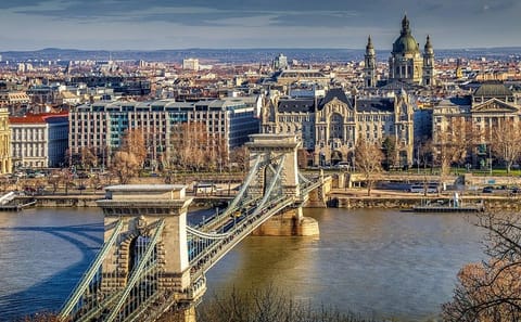 Private Tour of Budapest's Parliament and Downtown Landmarks