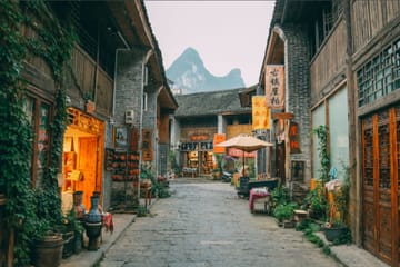 Yangshuo and Li River Sightseeing Tour in Guilin