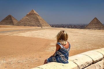 Private Day Tour of Giza Pyramids and Egyptian Museum