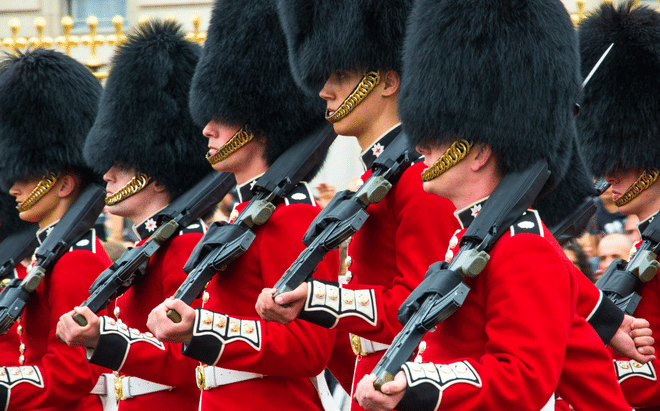 Changing of the Guard Walking Tour in London 3