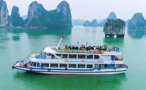Halong Bay Luxury Day Cruise with Shuttle from Hanoi