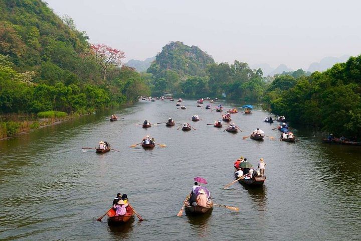 Private Tour to Perfume Pagoda: Scenic Boat Ride & Mountain Trekking