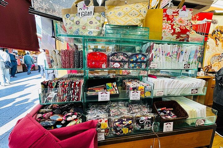 Japanese miscellaneous goods shopping in Asakusa
