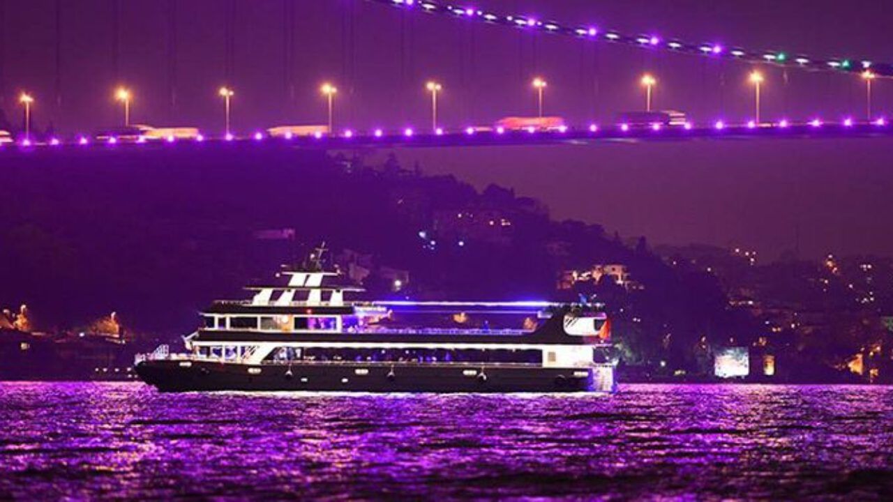 Bosphorus Dinner Cruise with Daytur