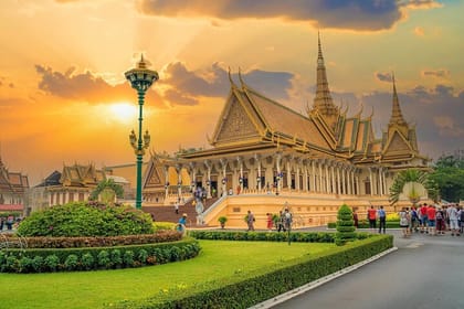 Day Trip from Sihanoukville to Phnom Penh with Guided Tour