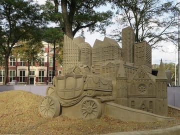 Discover The Hague: Royal Palaces, Binnenhof & Historic Landmarks