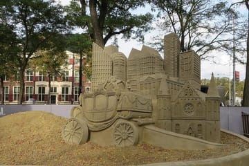 Cultural Walking Tour of Royal Palaces and Landmarks in The Hague
