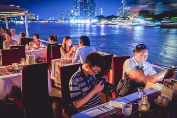 Chaophraya Dinner Cruise: An Amazing Evening on the River