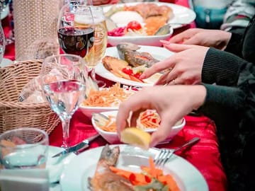 Bosphorus Dinner Cruise with Scenic Views of Istanbul